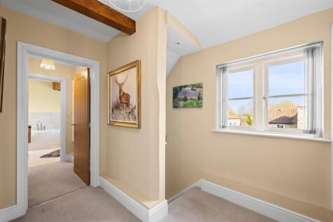 FIRST FLOOR LANDING