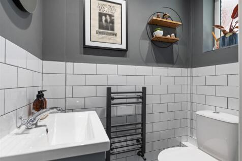 GROUND FLOOR CLOAK ROOM