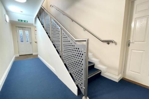 COMMUNAL ENTRANCE HALL