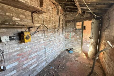 OUTBUILDING 1