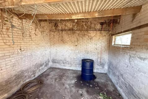 OUTBUILDING 4