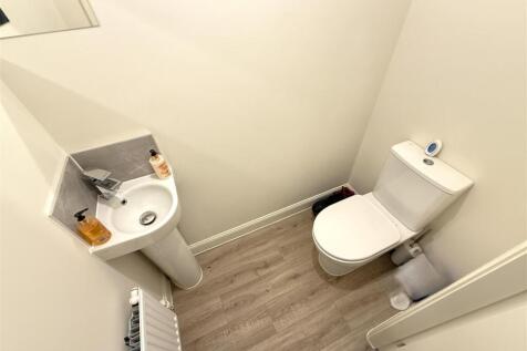 GROUND FLOOR CLOAK ROOM