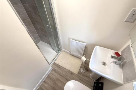 ENSUITE SHOWER ROOM