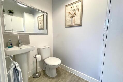 GROUND FLOOR CLOAK ROOM