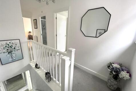 FIRST FLOOR LANDING