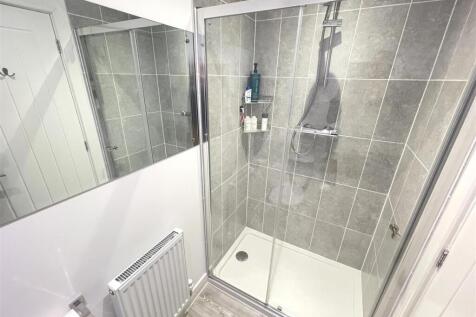 ENSUITE SHOWER ROOM