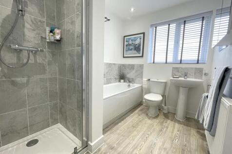 BATHROOM/SHOWER ROOM