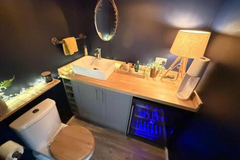 CLOAK ROOM
