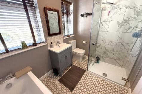 BATH/SHOWER ROOM