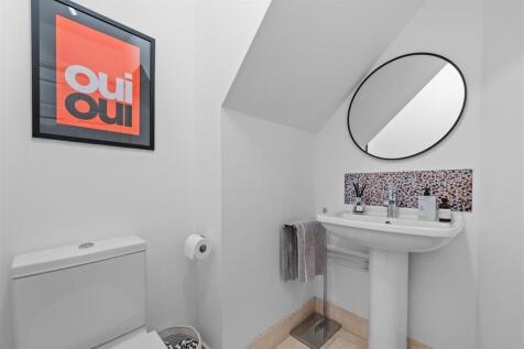 GROUND FLOOR CLOAK ROOM