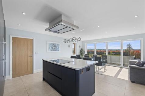 LIVING/DINING KITCHEN