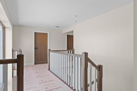 GALLERIED FIRST FLOOR LANDING