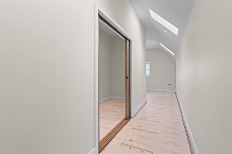 WALK IN WARDROBE/DRESSING ROOM