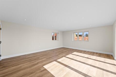 MAIN LIVING ROOM