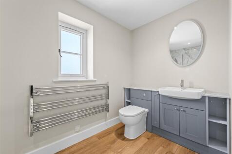ENSUITE SHOWER ROOM