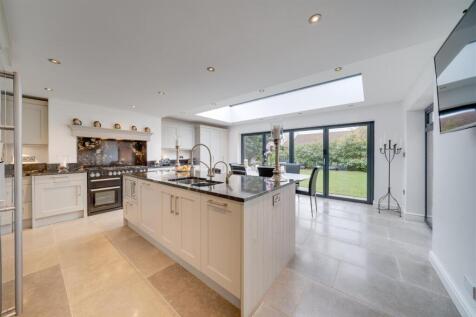 OPEN PLAN LIVING/DINING KITCHEN