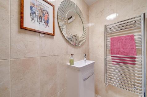 GROUND FLOOR CLOAK ROOM