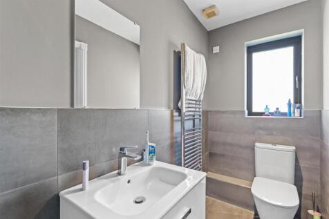 ENSUITE SHOWER ROOM