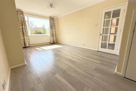 SITTING/DINING ROOM