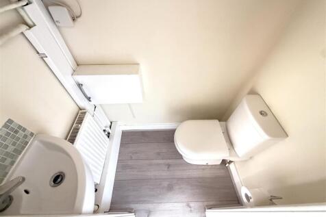GROUND FLOOR CLOAK ROOM
