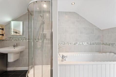 ENSUITE BATH/SHOWER ROOM