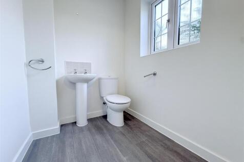 GROUND FLOOR CLOAK ROOM