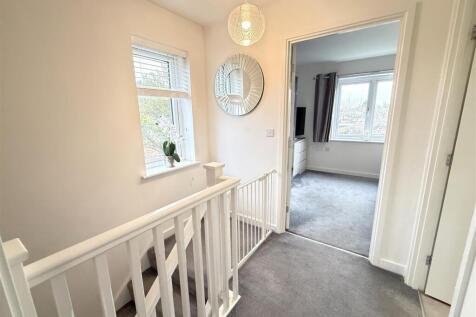FIRST FLOOR LANDING