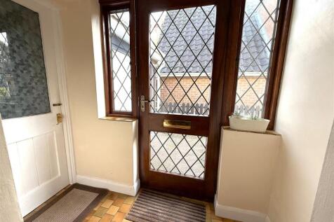 ENCLOSED INITIAL STORM PORCH