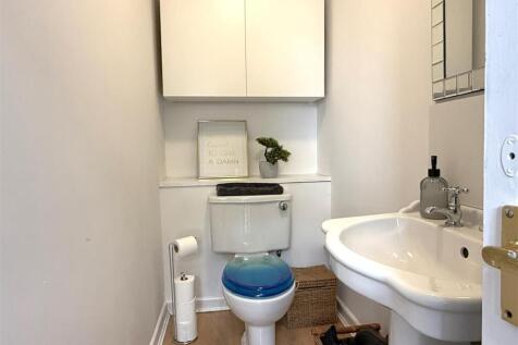 GROUND FLOOR CLOAK ROOM