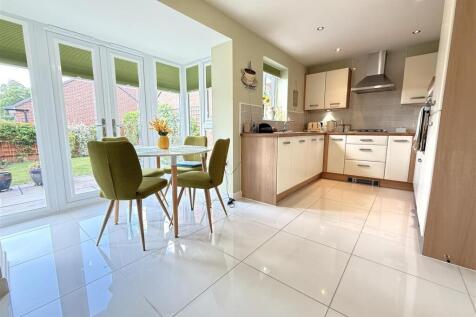 L SHAPED DINING KITCHEN