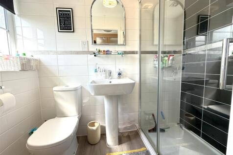 ENSUITE SHOWER ROOM