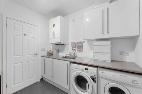 5 Banks Crescent-04.jpg