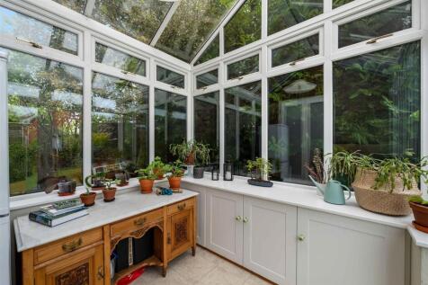 5 Banks Crescent-14.jpg