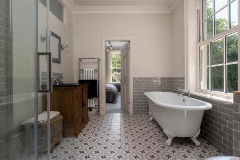 JACK &amp; JILL ENSUITE BATHROOM