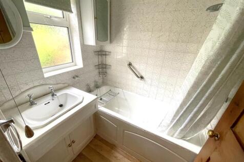 GROUND FLOOR BATHROOM