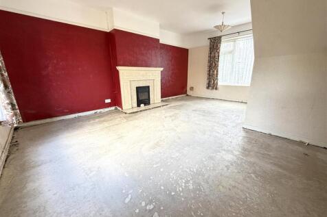 L SHAPED SITTING/DINING ROOM