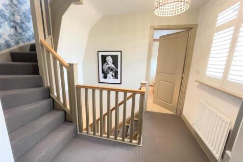 FIRST FLOOR LANDING
