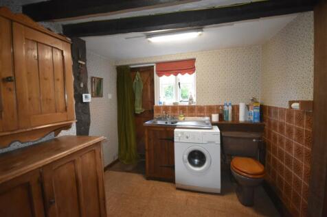 CLOAKROOM/UTILITY