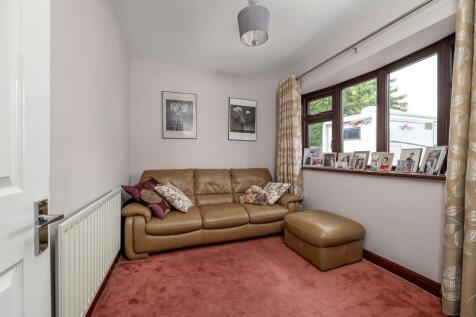 SNUG/SITTING ROOM