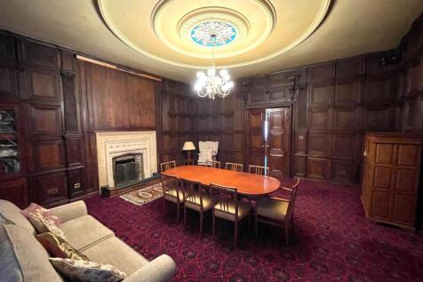 SITTING ROOM/DINING ROOM