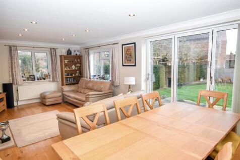FAMILY AND DINING ROOM