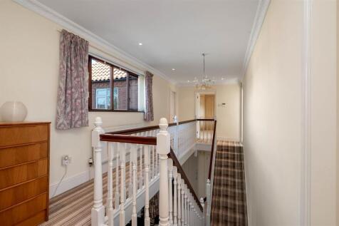 GALLERIED LANDING