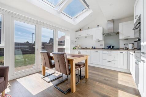 OPEN PLAN LIVING &amp; DINING KITCHEN