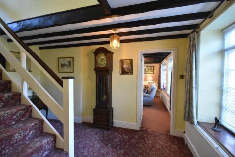 LONG INNER HALL