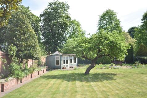 SUMMERHOUSE