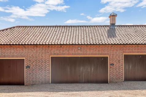 DOUBLE GARAGE