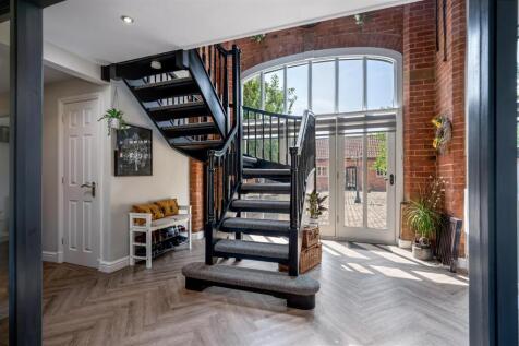 ENTRANCE HALL