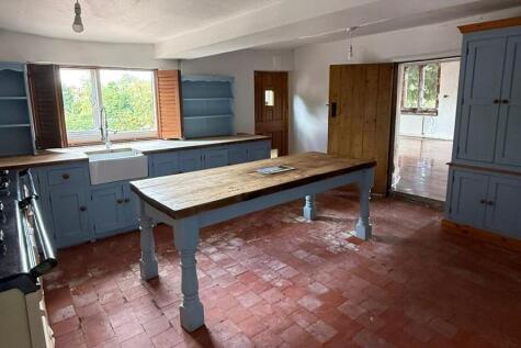 FARMHOUSE KITCHEN