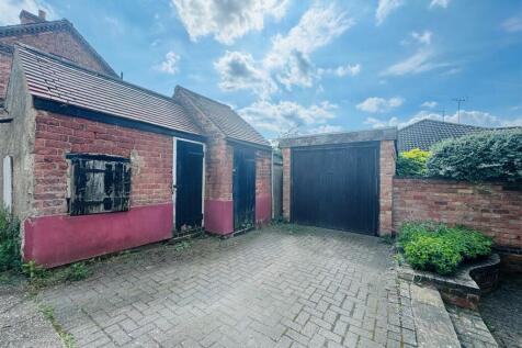 DRIVEWAY &amp; GARAGING