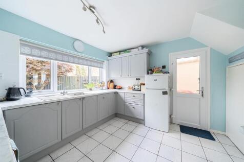 Kitchen 2.jpg